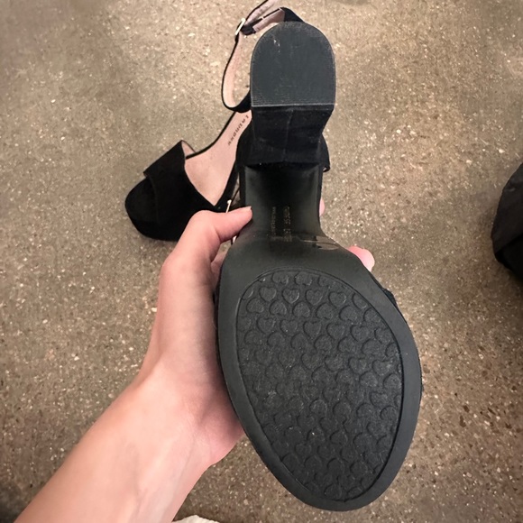 Chinese Laundry Black Platform Sandal - Picture 6 of 6